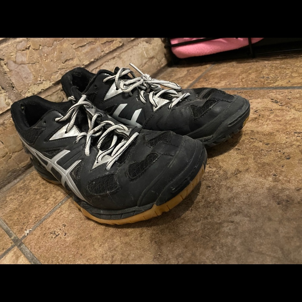 Volleyball shoes